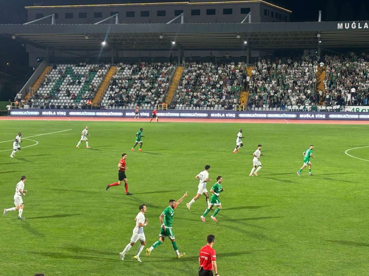 Muğlaspor – Vanspor FK Maçında İlk Yarı Sona Erdi: 1-1 2